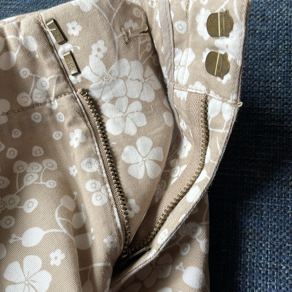 GAP SHORTS SIZE 4 - Picture 10 of 11